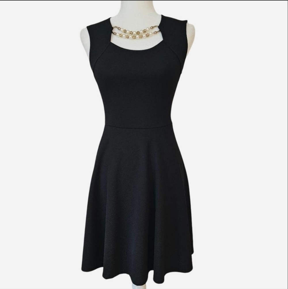 URBAN ROSE Women's Black Sleeveless Mini Dress With‎ Gold-toned Jewelry. Size S